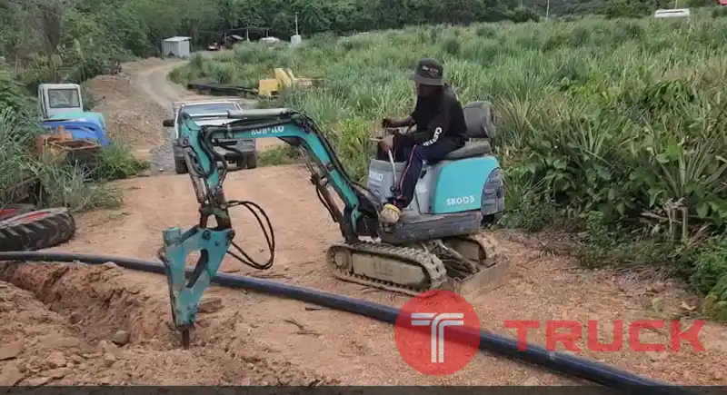 ขาย รถขุด แบคโฮ ให้พร้อมหัวเจาะ กระแทก และบุ้งกี๋ KOBELCO SK005 ขึ้นกระบะ ปิ๊กอัพได้