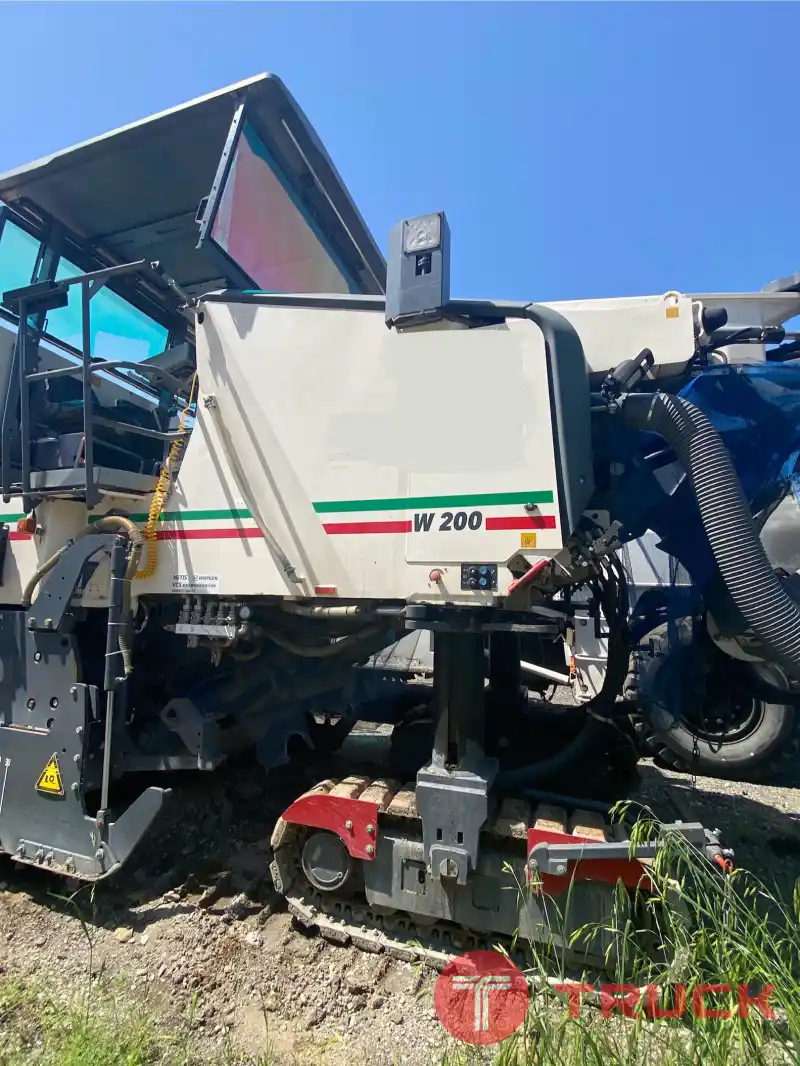 Wirtgen W200 ปี2010 รถไสผิวถนน ลึก 30ซม โทร 080 6565422 หนิง Wirtgen W200 ปี2010 รถไสผิวถนน ลึก 30ซม โทร 080 6565422 หนิง