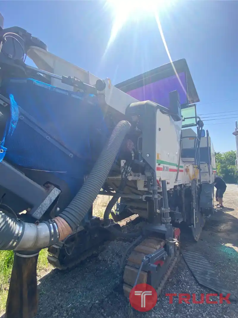 Wirtgen W200 ปี2010 รถไสผิวถนน ลึก 30ซม โทร 080 6565422 หนิง Wirtgen W200 ปี2010 รถไสผิวถนน ลึก 30ซม โทร 080 6565422 หนิง
