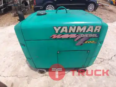 เครื่องปั่นไฟ YANMAR เซ็ตนอก พร้อมตู้เก็บเสียง 110V. 15Ah. และ 12V. เครื่องยนต์ดีเซล สตาร์ทกุญแจ ใช้ได้ดี รุ่นใหม่ สภาพสวย ผ่านหม้อแปลงได้ หรือใช้กับเครื่องใช้ไฟฟ้า 110V. ราคา 12,000บาท โทร 094-7899445