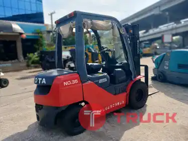 รถโฟลคลีฟท์ TOYOTA มือสอง รุ่น 02-8FD25 เคื่องดีเซล เสาสูง 3 เมตร งาสไลด์ข้างได้