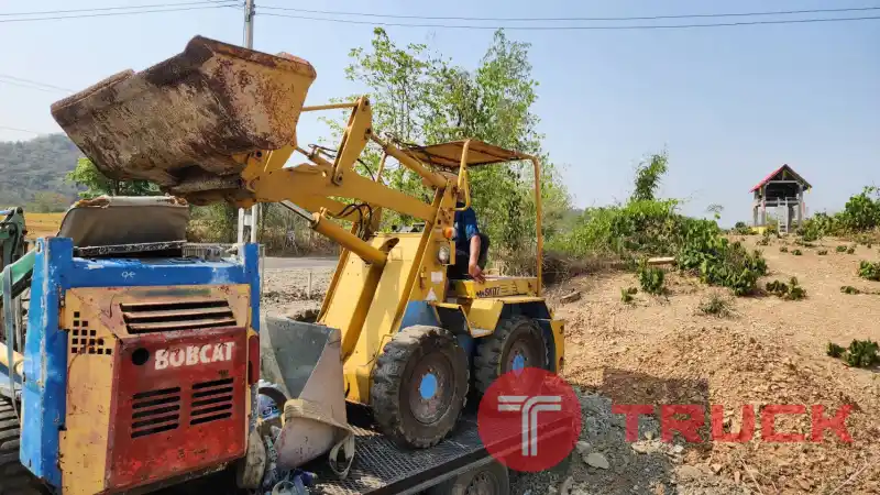 รถตัก komatsu sk07 ดีเซล 3 สูบ เก่านอกแท้ ยางตัน ยกสูง 3 เมตร ไม่เคยใช้งานในไทย