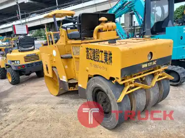 รถบด BOMAG BW121AC น้ำหนัก 3.55 ตัน สั่นได้เกือบ 5 ตัน สอบถามเพิ่มเติมที่คุณชัญญา 0658844400