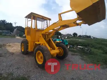 รถตัก FURUKAWA เอวอ่อน ขับเคลื่อน 4ล้อ บุ้งกี๋ 1คิว ตักเทสูง 3เมตร เครื่องยนต์ ISUZU C240 49แรงม้า รถญี่ปุ่น สภาพดีมาก สวยเดิม เครื่องช่วงล่างปั๊มระบบสมบูรณ์ดีมาก แรงสะใจ ราคา 165,000บาท โทร 094-7899445