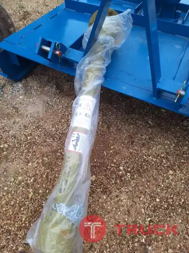 หางตัดหญ้า หัวเกียร์ใหญ่ เหล็กหนา โครงสร้างแข็งแรง พร้อมยอย Slipper Clutch ใหญ่ เพื่อความปลอดภัย ของผู้ใช้งานและถนอมเครื่องจักร ออกแบบอย่างดีแก้ปัญหาจากประสบการณ์ใช้งานจริงของลูกค้า สั่งผลิตได้ตามขนาดที่ต้องการ ขนาด 1.5เมตร ราคา 30,000บาท พร้อมอุปกรณ์ครบ