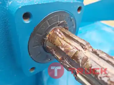 หางตัดหญ้า หัวเกียร์ใหญ่ เหล็กหนา โครงสร้างแข็งแรง พร้อมยอย Slipper Clutch ใหญ่ เพื่อความปลอดภัย ของผู้ใช้งานและถนอมเครื่องจักร ออกแบบอย่างดีแก้ปัญหาจากประสบการณ์ใช้งานจริงของลูกค้า สั่งผลิตได้ตามขนาดที่ต้องการ ขนาด 1.5เมตร ราคา 30,000บาท พร้อมอุปกรณ์ครบ