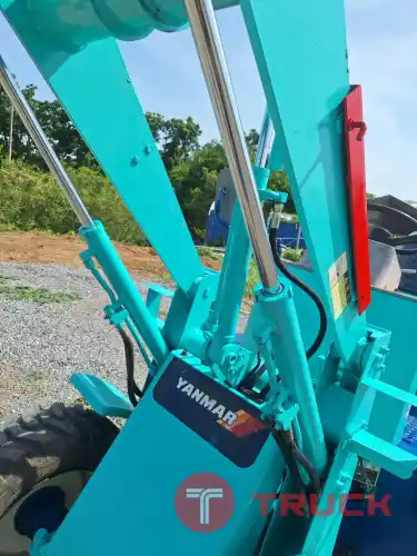 ขายรถตัก YANMAR V2-2 รุ่นใหม่ สภาพสวย มือ2จากญี่ปุ่น ใช้งานมาน้อย 1,500ชั่วโมงแท้ เครื่องดี เกียร์ดี ปั๊มดี ระบบทำงานสมบูรณ์ เร็ว แรง นิ่มนวล เครื่องยนต์ YANMAR 3สูบ ปั๊ม KAYABA ยางสวย 4เส้น ขับเคลื่อน 4ล้อ 4Wheel Drive เลี้ยวเอวอ่อน ทดลองขับได้ที่ จ.อยุ