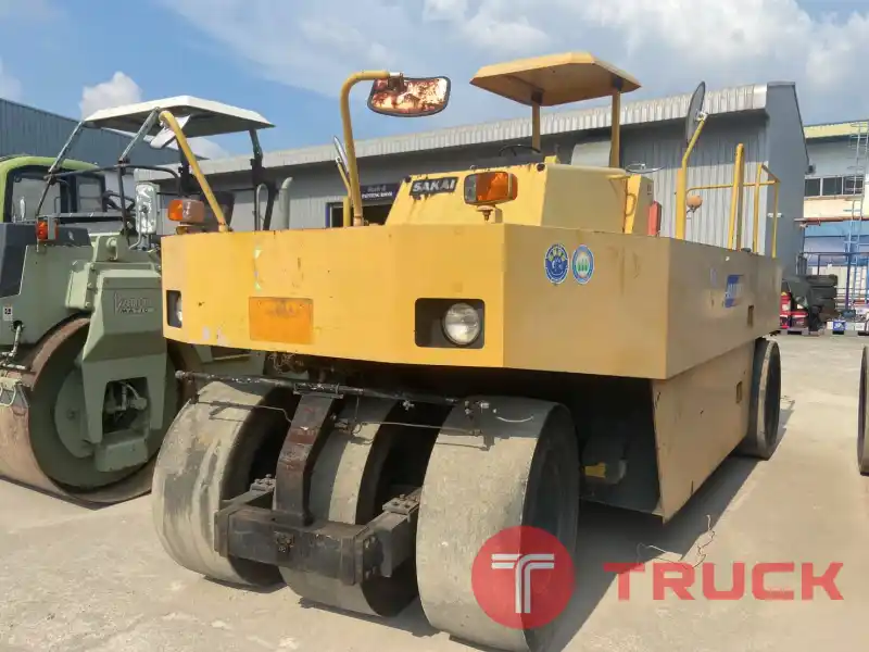 รถบด 7 ล้อยาง Sakai T2 ชั่วโมงน้อย โทร 080 6565422 หนิง