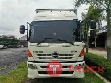ขายด่วน สภาพดีมาก รถใช้งานน้อย รถบรรทุก 6ล้อ ตู้แห้ง HINO รุ่น FG8JRLA 212 แรงม้า ปีจดทะเบียน 2557