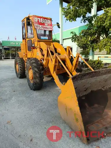 ขายรถตักล้อยาง CAT 920 ต่อแขนแล้ว เก๋ง-แอร์ พร้อม เครื่อง 240 แรงม้า บุ้งกี๋ 4.0 คิว เครื่อง -เกียร์ พร้อมใช้ 350,000 บาท ติดต่อ คุณ วัลลพ 081-7555888 เจ้าของขายเอง