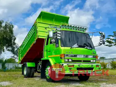 ISUZU ROCKY 195 แรงม้า 6 ล้อดั้ม 5 คิว สีเขียวนีออน