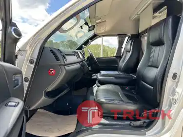 TOYOTA COMMUTER 3.0 AT ปี 2019