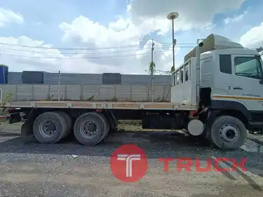 ขายรถบรรทุก 10 สิบล้อ พื้นเรียบ พ่วงลูก 378 แรงม้า ปี 60 UD TRUCK
