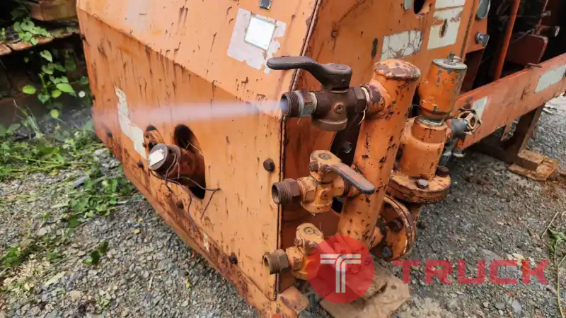 ขาย รถกระเช้า บูมลิฟต์ แทรคตะขาบ บูมยื่นสูง 6 ม. เครื่อง isuzu ดีเซล 3 สูบ เก่านอกแท้ พร้อมใช้งาน