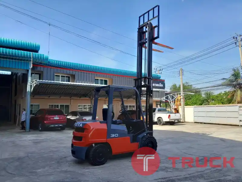 โฟล์คลิฟท์ TOYOTA โฟล์คลิฟท์ TOYOTA