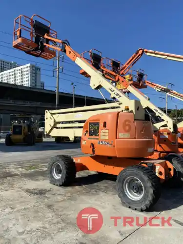 ขายรถกระเช้า JLG บูมศอก 450AJ II สูง 14 เมตร มือสอง