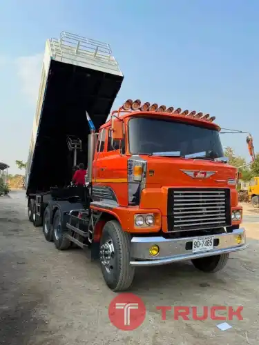 หัวลากพร้อมหางเซมิดั้ม