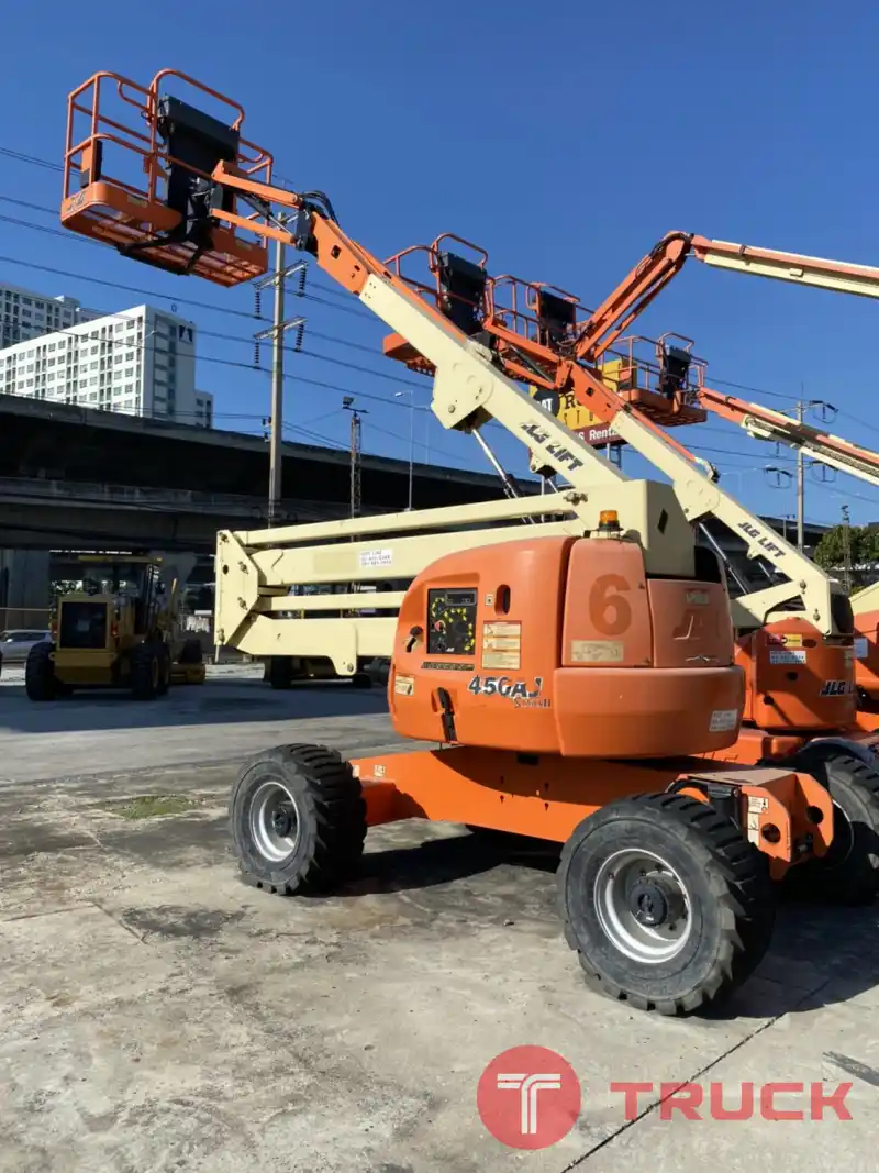 ขายรถกระเช้า JLG บูมศอก 450AJ II สูง 14 เมตร มือสอง ขายรถกระเช้า JLG บูมศอก 450AJ II สูง 14 เมตร มือสอง
