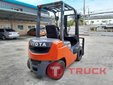 โฟล์คลิฟท์ TOYOTA 2.5 ตัน รุ่น8 ปี 2015