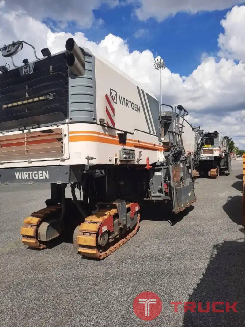 รถกัดถนนWIRTGEN W220