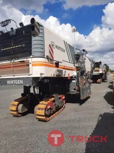 รถกัดถนนWIRTGEN W220