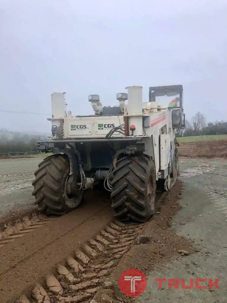 รถกัดถนน