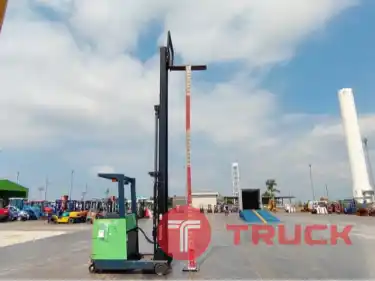 รถยกไฟฟ้ายืนขับ TOYOTA รุ่น 7 ปี 2017 ขนาด 2 ตัน เสาเข้าตู้ ยกสูง 5.5 เมตร ความยาวงา 1070 มม.
