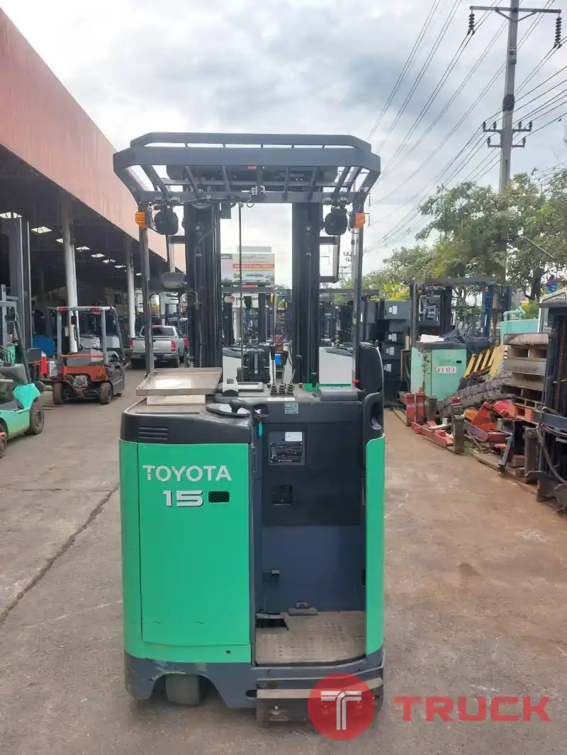 รถยกไฟฟ้าแบบยืนขับ TOYOTA รุ่น 7 ปี 2016 ขนาด 1.5 ตัน เสาเข้าตู้ ยกสูง 5.5 เมตร