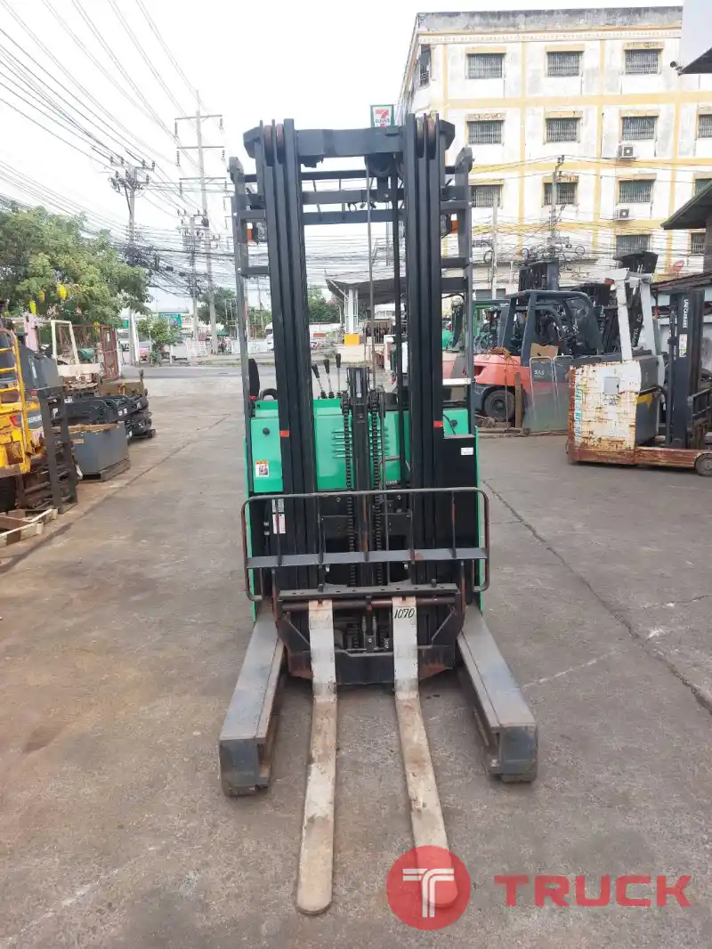 รถยกไฟฟ้าแบบยืนขับ TOYOTA รุ่น 7 ปี 2016 ขนาด 1.5 ตัน เสาเข้าตู้ ยกสูง 5.5 เมตร