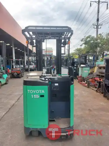 รถยกไฟฟ้าแบบยืนขับ TOYOTA รุ่น 7 ปี 2016 ขนาด 1.5 ตัน เสาเข้าตู้ ยกสูง 5.5 เมตร