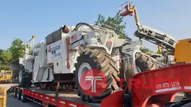 รถกัดถนนROADTEC SX8E ปี 2015.