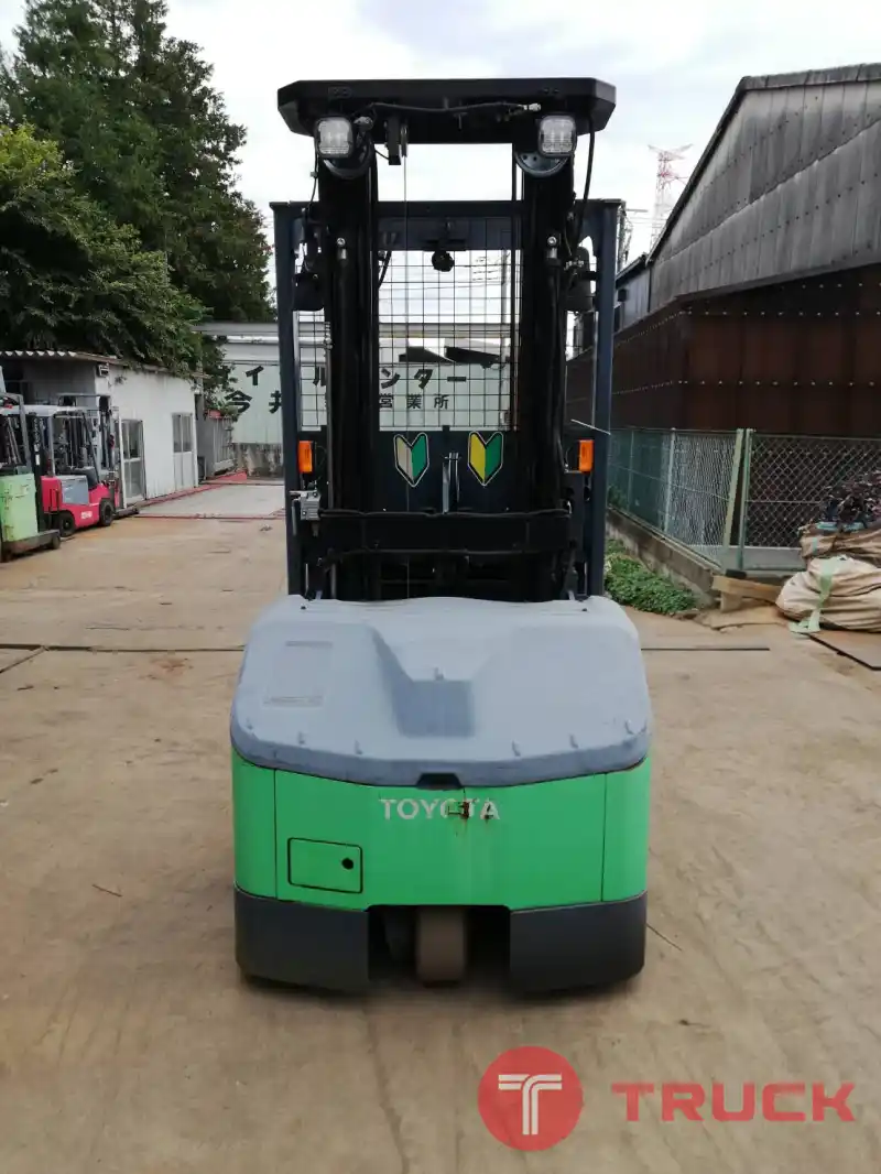รถยกไฟฟ้ายืนขับ TOYOTA Order Picker ขนาด 1 ตัน เสาสูง 4.7 เมตร รวมความสูงมากกว่า 6 เมตร
