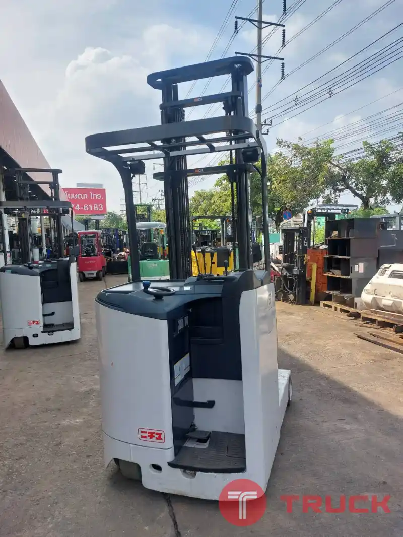 รถยกไฟฟ้ายืนขับ NICHIYU รุ่น 80 ขนาด 1.5 ตัน ยกสูง 4.5 เมตร ความยาวงา 920 มม.