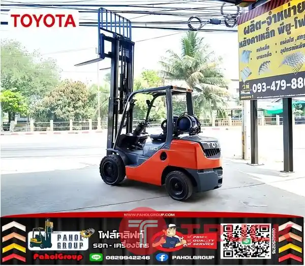 โฟล์คลิฟท์ TOYOTA 3ตัน รุ่น8 งาเข้าตู้ฟูลฟรี แก๊สLPG