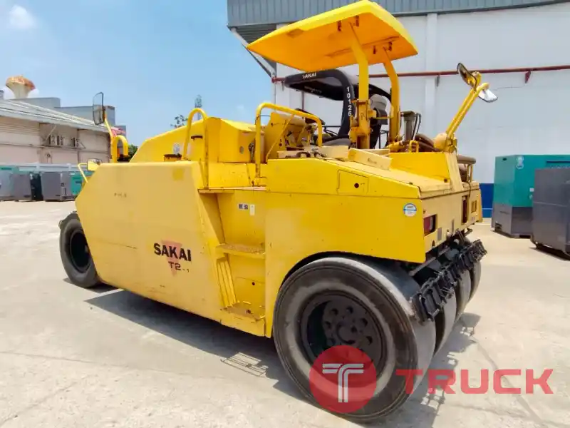 รถบด 7 ล้อยาง รุ่นใหม่ Sakai T2-1 ชั่วโมงน้อย โทร 080 6565422 หนิง