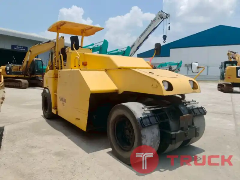 รถบด 7 ล้อยาง รุ่นใหม่ Sakai T2-1 ชั่วโมงน้อย โทร 080 6565422 หนิง