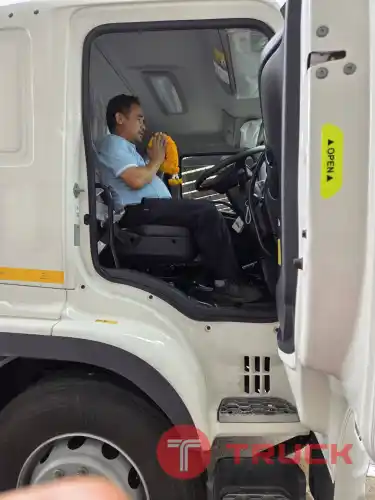 รถใหม่ขายด่วน 89,000 บาท ไกรสร 0917838676 ,0863516797 แซซซี่ส์ยาว 9 เมตร