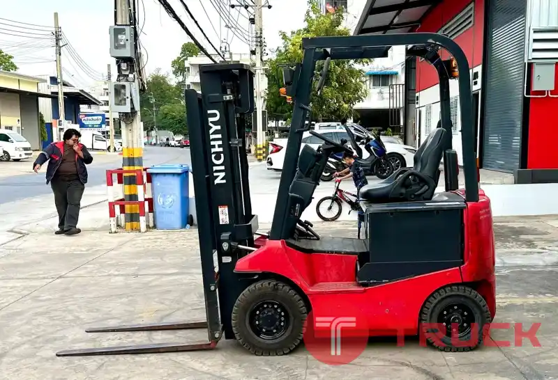 173 รถไฟฟ้านั่งขับ Nichiyu FB10PN77B-300