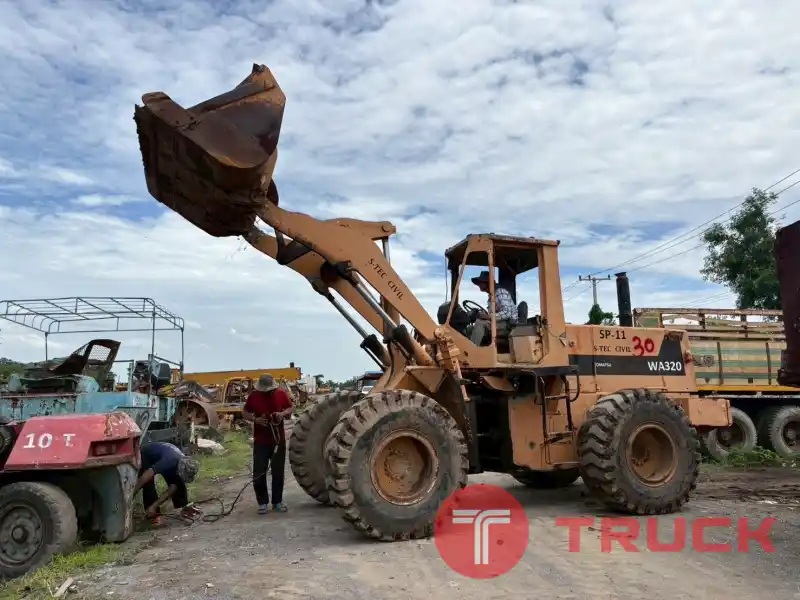 รถตักล้อยาง 3 คิวKomatsu WA320-1 รถตักล้อยาง 3 คิวKomatsu WA320-1