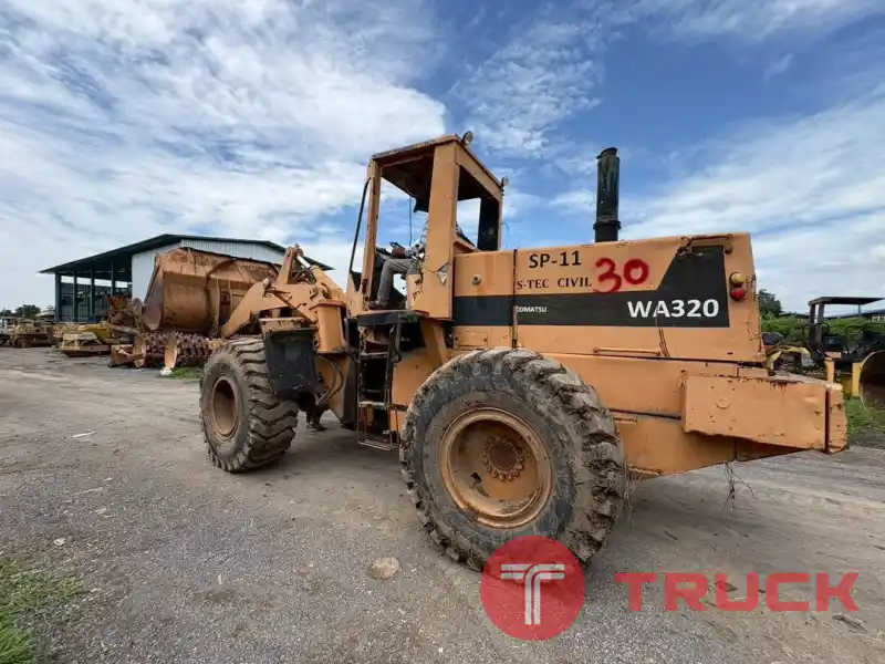 รถตักล้อยาง 3 คิวKomatsu WA320-1 รถตักล้อยาง 3 คิวKomatsu WA320-1