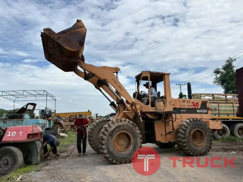 รถตักล้อยาง 3 คิวKomatsu WA320-1 รถตักล้อยาง 3 คิวKomatsu WA320-1