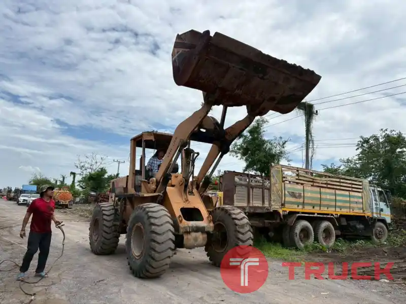 รถตักล้อยาง 3 คิวKomatsu WA320-1 รถตักล้อยาง 3 คิวKomatsu WA320-1