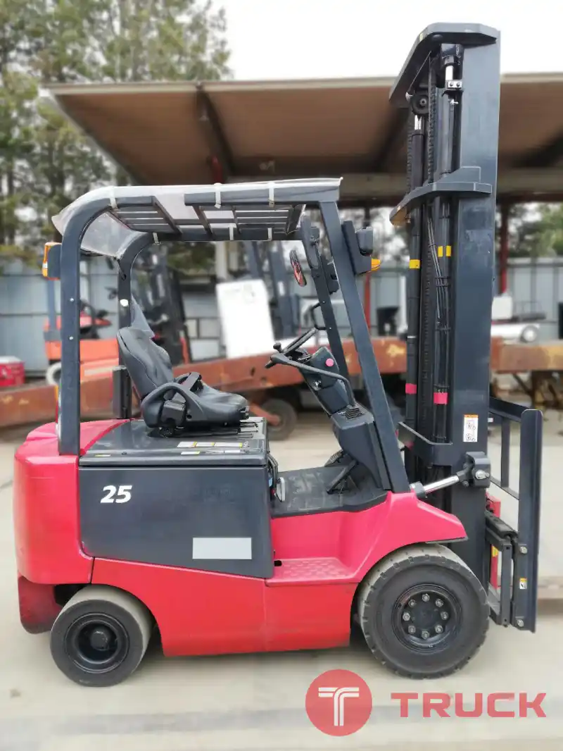 รถยกนำเข้ามือสอง สภาพดี NICHIYU แบบนั่งขับ ปี 2017 รุ่น 77 ขนาด 1.5 ตัน เสายกสูง 4.5 เมตร งายาว 1370 มม. มี Side Shift