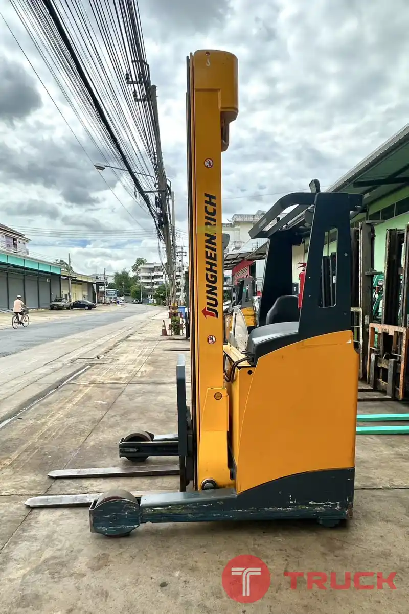 221 รถไฟฟ้านั่งขับข้าง Jungheinrich ETV116nGE115-770DZ