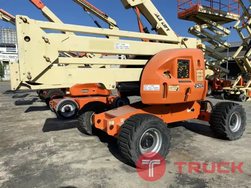 ขายรถกระเช้า JLG บูมศอก 450AJ II สูง 14 เมตร มือสอง ขายรถกระเช้า JLG บูมศอก 450AJ II สูง 14 เมตร มือสอง