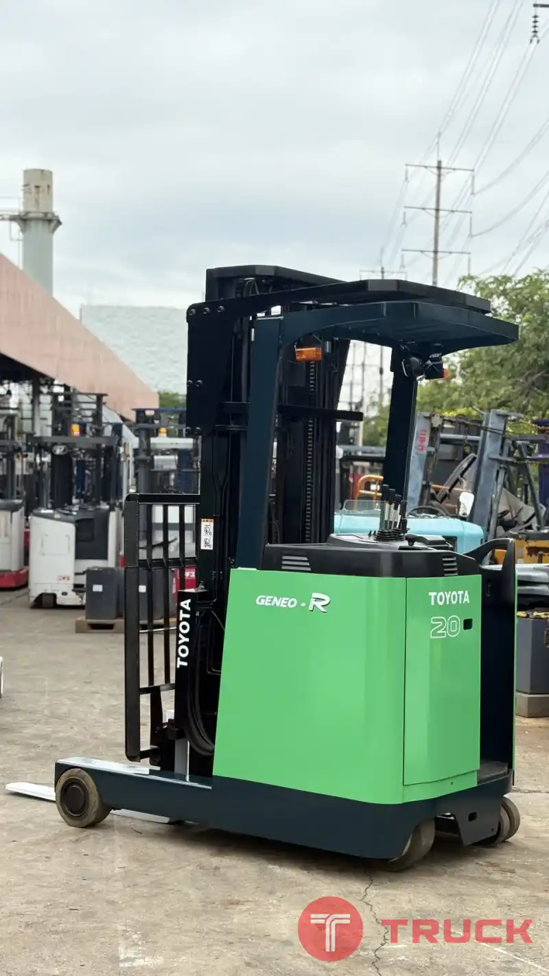 รถยืนขับ TOYOTA รุ่น 7 ขนาด 2 ตัน เสา 3 ชัก ยกสูง 6 เมตร สเปคห้องเย็น