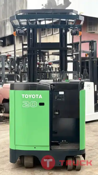 รถยืนขับ TOYOTA รุ่น 7 ขนาด 2 ตัน เสา 3 ชัก ยกสูง 6 เมตร สเปคห้องเย็น