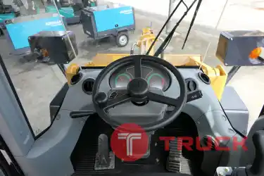 ขายรถตักล้อยาง ยี่ห้อ SEM รุ่น 636D ขนาดกลาง ผลิตโดยแคทเทอร์พิลลาร์