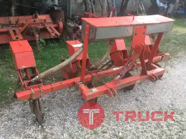 ขายเครื่องหยอดข้าวโพดถั่วมือสอง4แถว Kubota Ms360 คานคู่ใส่รถไถ30-50แรงปรับร่องได้ราคา36,000บาทสนใจติดต่อ088-9049322ครับ