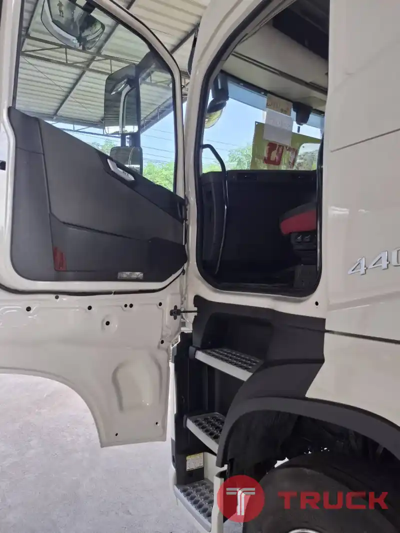 ขายหัวลากVOLVO ตัวท็อป เครื่อง440แรง ปี60 สนใจโทรสอบถาม 0986359769 รถสวยมาก เกียร์I-Shift ยกล้อหลังได้ครับ ขายหัวลากVOLVO ตัวท็อป เครื่อง440แรง ปี60 สนใจโทรสอบถาม 0986359769 รถสวยมาก เกียร์I-Shift ยกล้อหลังได้ครับ
